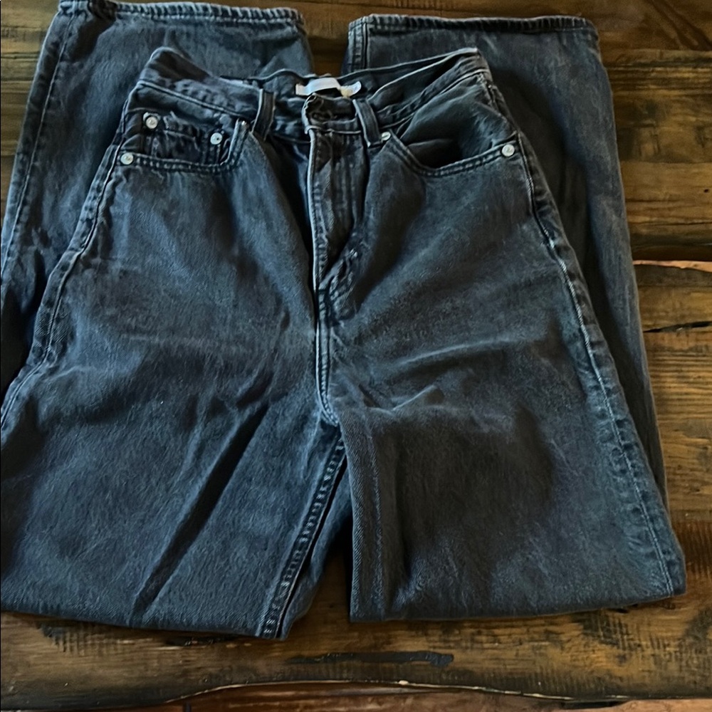 Black Relaxed Jeans with Timeless Comfort